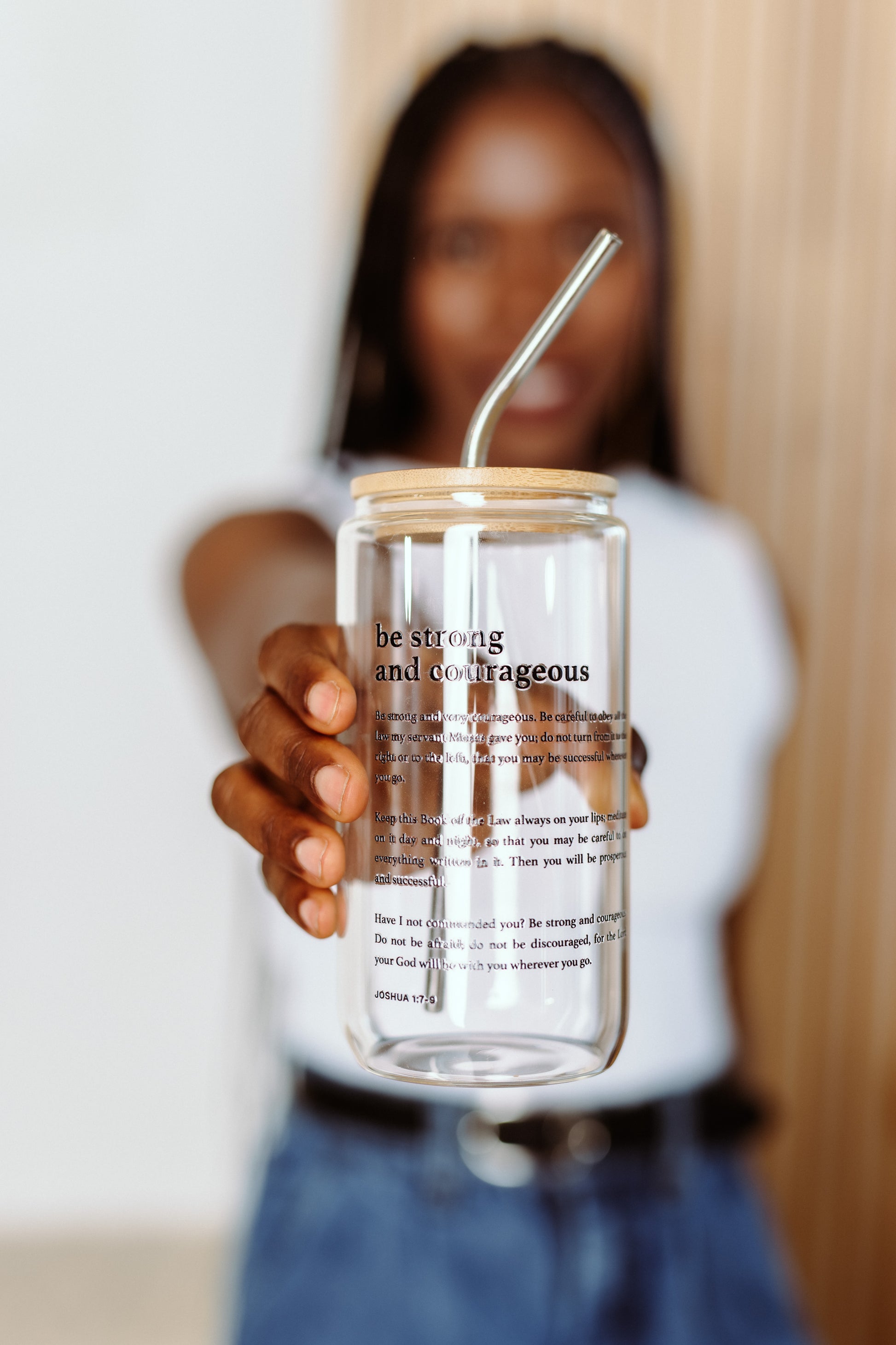 Be strong and courageous glass can with lid and metal straw